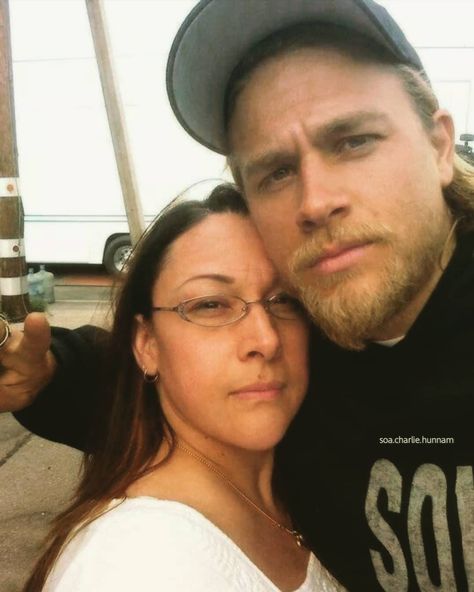 Charlie Hunnam Kiss, Charlie Hunnam Recent Pictures, Charlie Hunnam Selfie Pictures, Charlie Hunnam Undeclared, Charlie Hunnam Shantaram, Jax Teller, Charming Charlie, Charlie Hunnam, Sons Of Anarchy