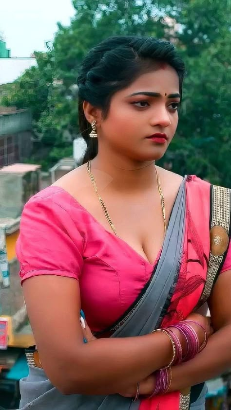 Bharti Jha Hot Photos, Bharti Jha, Danish Bhai, Cleavage Hot, Allu Arjun Hairstyle, Women Looking For Men, Polygon Art, Attractive Eyes, Hindi Actress