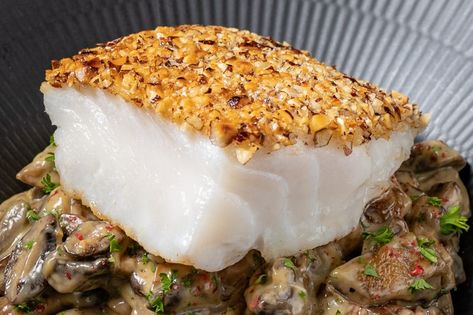 Crusted Halibut, Crusted Cod, Cod Fish Recipes, Norwegian Recipes, Creamy Mustard Sauce, Scandinavian Recipes, Easiest Recipes, Norwegian Food, Scandinavian Food