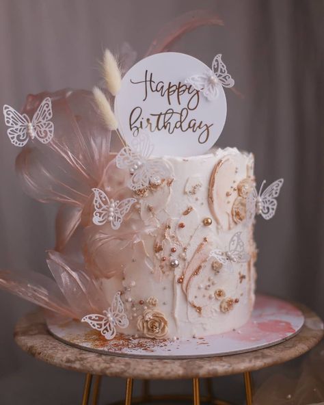 Peach And Gold Cake, Debut Cake Ideas, Sweet 17 Cake, Rose Gold Cakes, Neutral Birthday Party Themes, Peach Cake Design, Neutral Birthday Cake, Neutral Cakes, Kue Disney