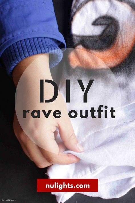 Want a unique and memorable garment? Bring the fabric paint to the festival (If it’s allowed) and let your raver friends get creative with your clothes.  DIY your own outfit for the next festival!! Diy Rave Outfits, Rave Outfits Diy, Clothes Painting, Rave Shirt, Rave Shirts, Rave Clothes, Frat Parties, Rave Outfit, Clothes Diy