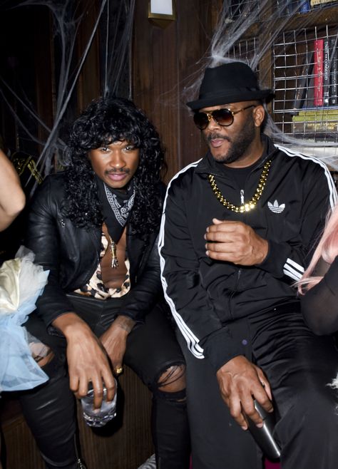 Usher and Tyler Perry | These celebrities nailed their Halloween costumes this year by going above and beyond. Black Costumes, Halloween Parejas, Best Couples Costumes, Best Celebrity Halloween Costumes, Celebrity Halloween, Celebrity Costumes, Costumes Couture, Black Halloween Dress, Celebrity Halloween Costumes