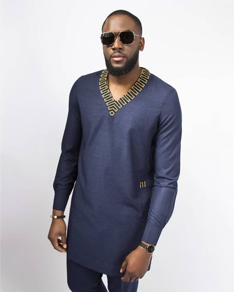 EBEWELE BROWN on Instagram: “Fully Encrusted V - shaped neck. #kaftanking #kaftanbyebewelebrown #ebewelebrown Www.ebewelebrown.com” Claraito's Blog, Men Native, African Suit, Nigerian Men Fashion, African Wear Styles For Men, Latest African Men Fashion, African Attire For Men, African Dresses Men, African Shirts For Men