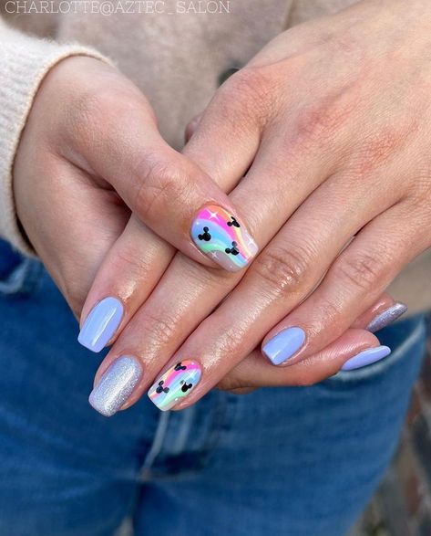 Epcot Nails, Disney Manicure Ideas, Summer Disney Nails, Disney Fall Nails, Disney Nail Ideas, Simple Disney Nails, Disney World Nails, Disney Themed Nails, Disney Princess Nails