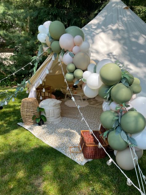 Glamping Sweet 16 Birthday Party, Glamping Theme Party, Backyard Glamping Birthday Party, Camping Birthday Party Aesthetic, Indoor Glamping Birthday Party, Girl Camping Birthday Party, Girls Glamping Birthday Party, Girls Camping Birthday Party, Birthday Camping Trip