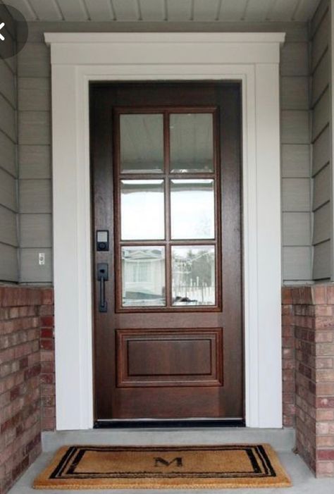 Back Exterior Doors, Exterior Door Trim Ideas Front Entrances, Front Door Frame Design Wooden, Exterior Door Casing Ideas, Front Door Molding Exterior, Entry Doors Farmhouse, Front Door Trim Exterior, Front Door Casing, Shaker Front Door