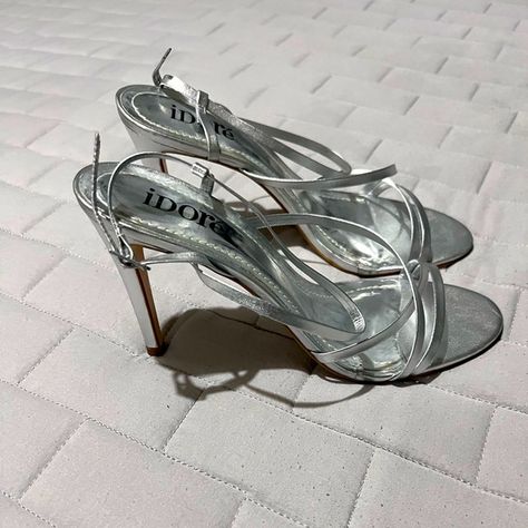 Silver high heels Silver Shoes For Prom, Silver Heels Aesthetic, Abi Ball, Sliver Heels, High Heels Silver, Dance Fits, Prom Shoes Silver, Prom 23, 70s Shoes