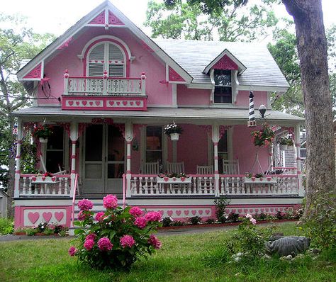 I want to live in this house... crazy I know... but you know you would be secretly jealous!!! Pink Victorian House, Pink Victorian, Pink Cottage, Pink House, Cute House, Pink Houses, Cozy Cottage, Pretty House, Victorian Homes