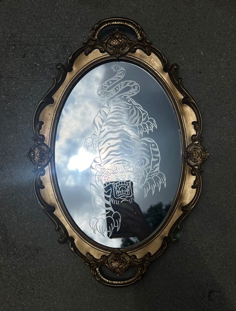 Flash design Tiger hand engraved on unique gold painted mirror made by Mimi Mirrors one of my all time favs!! Engraved Mirror Design, Etched Mirror Ideas, Tattoo Mirror, Glass Etching Art, Mirror Engraving, Mirror Etching, Mirror Sculpture, Glass Carving, Rainbow Bathroom