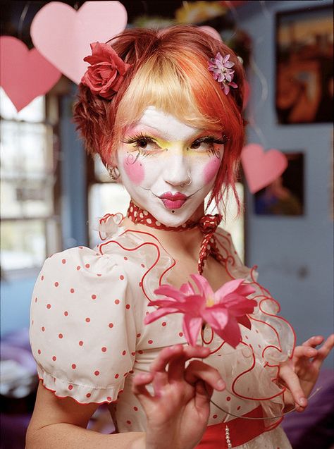 Clowning Around ❥|Mz. Manerz: Being well dressed is a beautiful form of confidence, happiness & politeness Circus Makeup, Pierrot Clown, Prim And Proper, Dark Circus, Send In The Clowns, Cute Clown, Clown Faces, Circus Clown, Evil Clowns