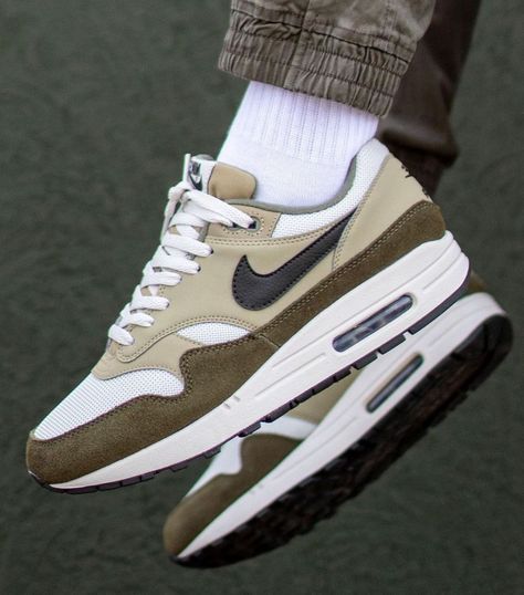 Sneakermasters on Instagram: “Air max 1 Olive 🫒 The perfect autumn AM1. Thanks for sharing @popo__sneaks. #sneakermasters” Sneakers Nike Air, Sneakers Nike Air Max, Nike Air Max 1, Thanks For Sharing, Air Max 1, Air Max Sneakers, Army Green, Air Max, Nike Air Max