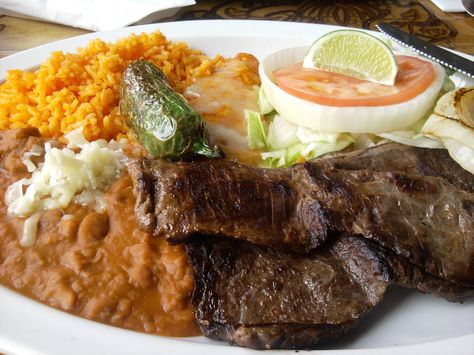 . Enchilada Rice, Mexican Steak, Steak Dishes, Tender Steak, Cheese Enchiladas, Norwegian Food, Rice And Beans, Beans And Rice, Beef Enchiladas