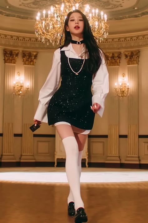 #ive #jangwonyoung #wonyoung #gaeul #liz #yujin #rei #leeseo #afterlike #lovedive #dive #kpop #trending #bts #army #blackpink #blink Wonyoung Party Outfit, K Pop Idol Stage Outfits Female, Kpop Idol Dress, Wonyoungism Black, Wonyoungism Outfits, Kpop Outfits Stage, Ive Outfits, Ive Concert, Red Black Outfit