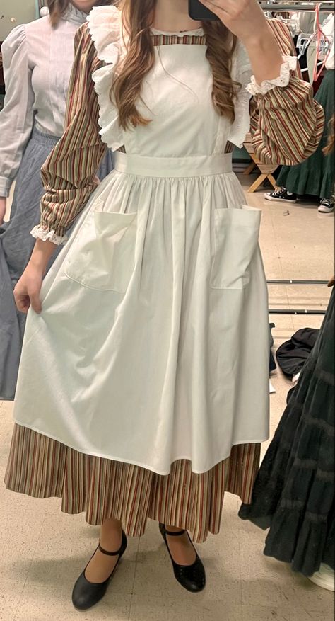 Fantasy Baker Outfit, Old Style Apron, Apron Over Dress, Old Maid Outfit, Apron Outfit Aesthetic, Baker Outfit Apron, Baker Outfit Aesthetic, Peasant Apron, Apron Aesthetic