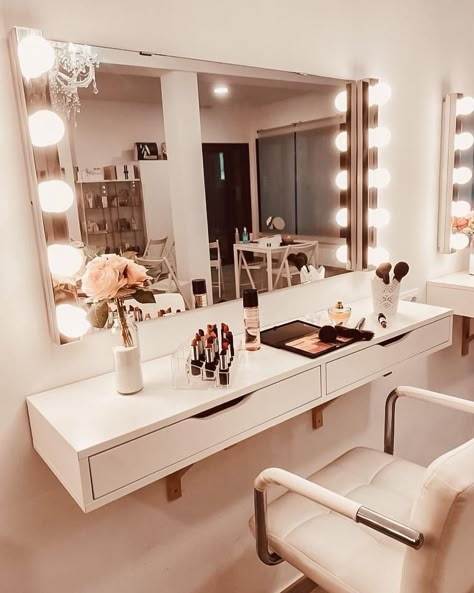 Makeup Console, Makeup Studio Ideas Beauty Room, Make Up Studio Interior, Makeup Studio Decor Interior Design, Beauty Room Ideas Salon, Makeup Room Design, Beauty Shop Decor, Dream Dressing Room, Makeup Studio Decor