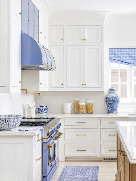 Deco Pastel, Caitlin Wilson, French Country Kitchens, French Country Kitchen, Interior Modern, Blue Kitchens, Counter Tops, White Cabinets, Dream House Decor