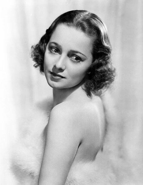 Olivia de Havilland - Wikipedia Old Hollywood Actresses, Olivia De Havilland, Classic Actresses, 100th Birthday, Actrices Hollywood, Gone With The Wind, Golden Age Of Hollywood, Movie Photo, Academy Awards