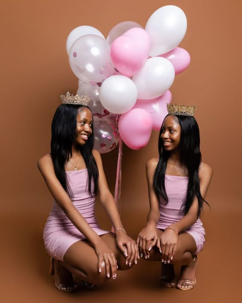 Twins Sweet 16 Photoshoot, Twin Photoshoot Sisters Birthday, Twin Sweet 16 Photoshoot, Twin Sweet 16 Ideas, Birthday Photoshoot Ideas For Best Friends Black, Photoshoot Ideas 15 Birthday, Birthday Twin Photoshoot Ideas, Twins Birthday Photoshoot Ideas, Sweet 16 Twins