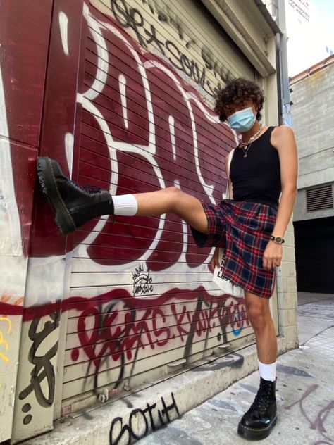 Red Plaid Shorts, Checkered Shorts Outfit, Plaid Shorts Outfit, Platform Docs, Shorts Ootd, Grunge Shorts, Gingham Shorts, Personal Identity, Red Checkered