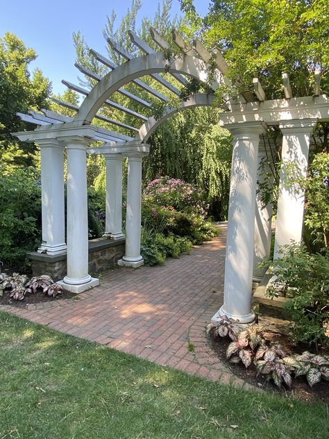 Roman Courtyard, Pool 2023, Arbor Plans, Garden Pagoda, Garden Pathways, Garden Pergola, Gardening Inspiration, Garden Arbor, Circular Driveway