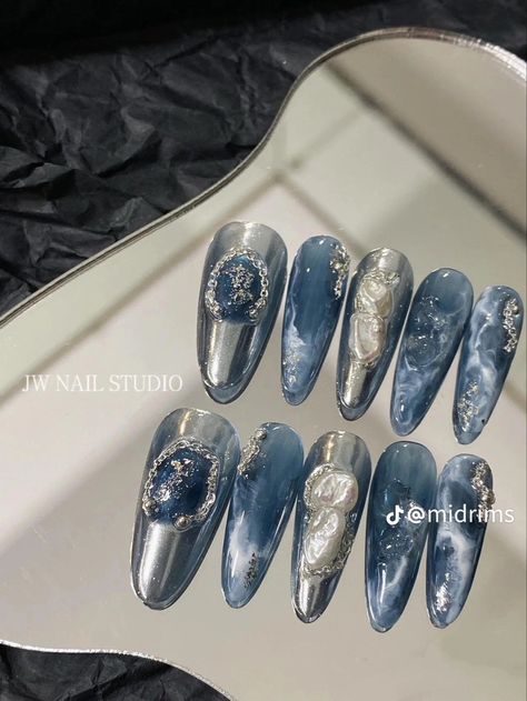 Blue Gold Nails, Blue Stiletto Nails, Fake Nails Designs, Gel Nail Art Designs, Korean Nails, Simple Gel Nails, Y2k Nails, Pretty Gel Nails, Rose Nails