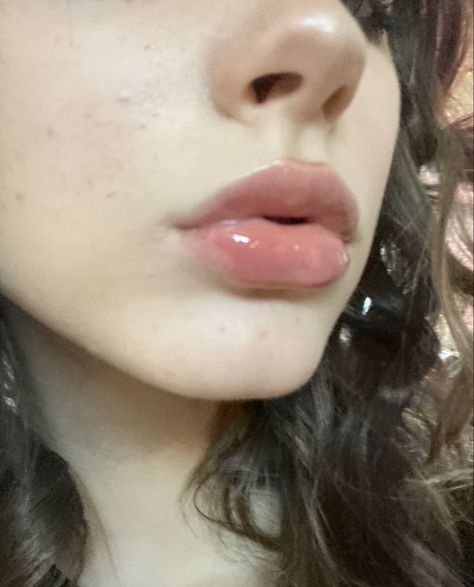 Lips No Cupid, Big Pouty Lips, Plump Heart Shaped Lips, Cupid Bow Lips Aesthetic, Pouty Lips Makeup, Rounded Cupids Bow Lips, Cupid Bow Lips, Cupid Lips, Small Lips Aesthetic