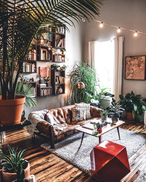 A real cozy one Modern Bohemian Living Room, Cozy Boho Living Room, Lots Of Plants, Bohemian Living Room Decor, Bohemian Interior Design, Bohemian Living Rooms, Living Room Plants, Bohemian Living, Style Deco