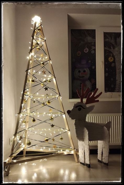 Home Made Christmas Tree, Xmas Tree Diy, Gold And White Christmas, Easy Christmas Tree, Homemade Christmas Tree, Christmas Tree Decorating Ideas, White Christmas Tree Ideas, Tree Decorating Ideas, Diy Christmas Tree Topper