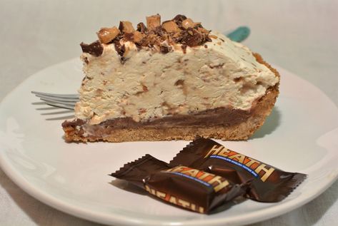 Heath Candy Dessert Recipes, Heath Bar Pieces Recipes, Heath Cheesecake Recipes, Heath Bar Pie No Bake, Heath Bar Cheesecake Recipe, Heath Pie, Heath Cheesecake, Heath Bar Pie, Heath Bar Cheesecake