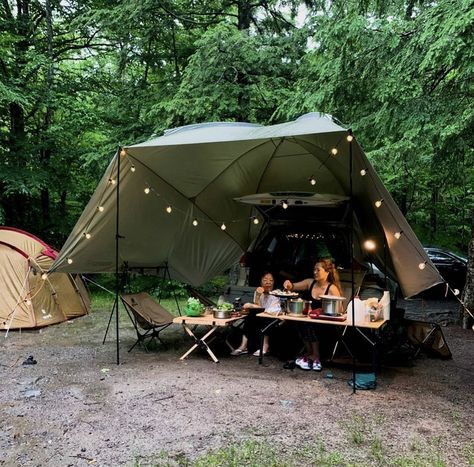 Camping Outdoor Setup, Swag Camping Set Ups, Cute Campsite Setup, Camp Set Up, Camp Site Set Up Ideas, Festival Camping Setup, Campsite Setup, Camping Swag, Camping Setup