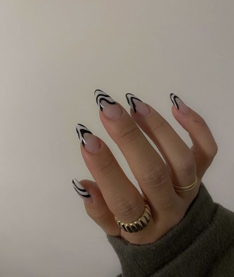 Almond Nails Designs Edgy, Black Almond French Tip, Pretty Nails Black, Simple Edgy Nails, Cool Black Nails, Edgy Almond Nails, Black Nail Inspiration, Graphic Nail Art, Almond French Tip Nails