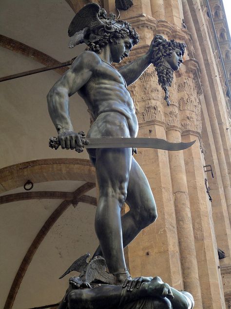 harpē- Persuses sword Perseus And Medusa, Benvenuto Cellini, Italian Sculpture, Europa Park, Greek Heroes, Italian Art, Italian Artist, Bronze Statue, Sculptures & Statues