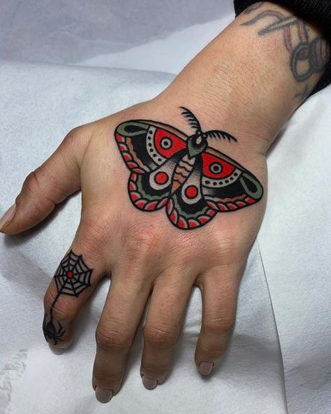 Traditional Moth Tattoo, Traditional Butterfly Tattoo, Worlds Best Tattoos, Bug Tattoo, Awesome Tattoo, Moth Tattoo, Tattoo Magazines, Best Tattoo Designs, Black Ink Tattoos