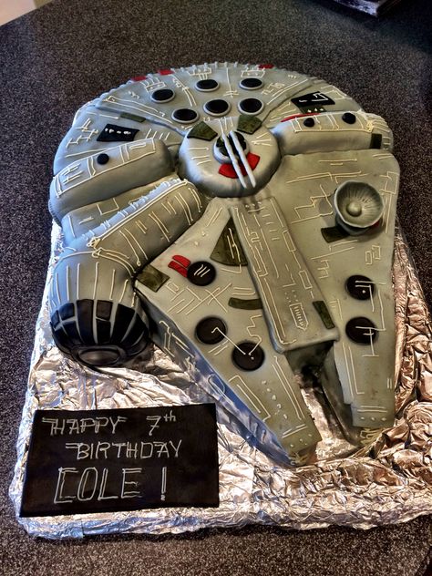 Star Wars Millennium Falcon cake Millenium Falcon Cake, Millennium Falcon Cake, Star Wars Cake, Millenium Falcon, Birthday Desserts, Forest Cake, Kids Cakes, Star Wars Birthday, Fun Foods