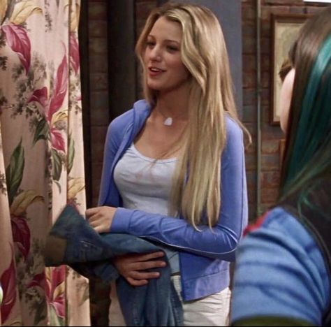 Blake Lively Young, 2000s Looks, Sisterhood Of The Traveling Pants, Blake Lovely, Blair And Serena, Blake Lively Style, The Sisterhood, Her Outfits, Blonde Hair Inspiration