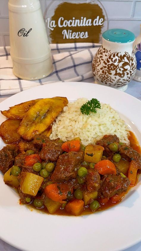 🥩Deliciosa Carne Guisada 🥩😋👌 📝Coméntame cuál sería el acompañante perfecto para esta deliciosa tradicional carne guisada 🥩😋? 🥩😍La acompañe… | Instagram Dominicano Recipes, Carne Guisada, Delicious Snacks, Delicious Snacks Recipes, Snacks Recipes, August 28, Yummy Snacks, Food Ideas, Snack Recipes