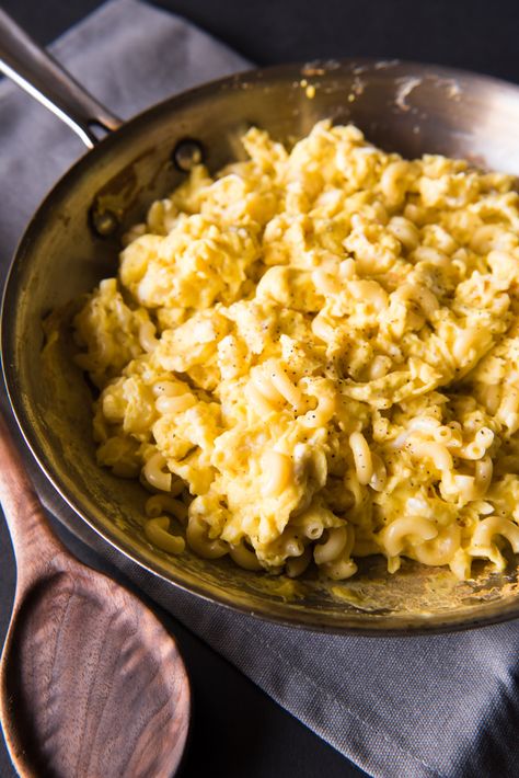 Fluffy, soft scrambled eggs are given a filling boost with perfectly al dente macaroni noodles in these breakfast Peppery Scrambled Macaroni & Eggs! Mac And Cheese Recipe With Egg, Corned Beef Fritters, Fried Macaroni, Soft Scrambled Eggs, Breakfast Lasagna, Macaroni Noodles, Eggs Image, Eat Better, Mac N Cheese Recipe