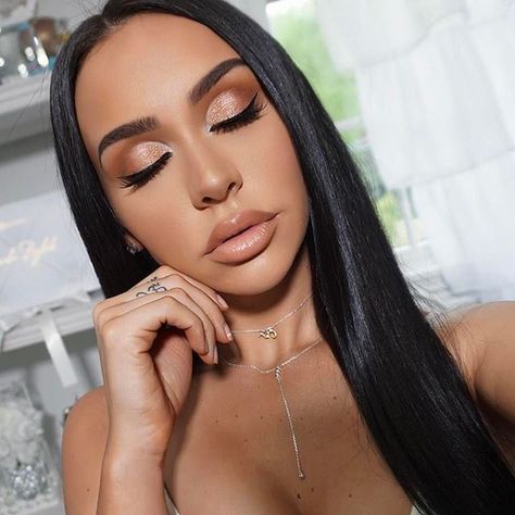 Soft bronze glam by the beautiful @carlibel love this. Carli Bybel Makeup, Makeup Bronze, Full Glam Makeup, Eye Makeup Cut Crease, Ideas For Makeup, Bronze Dress, Carli Bybel, Prom Makeup Looks, Bronze Makeup