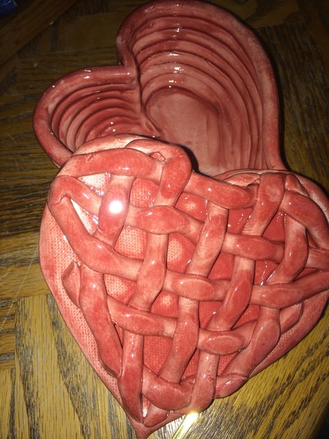 Coil Heart Dish with lid Clay Coil Projects Ideas, Heart Coil Pot, Cute Coil Pots, Ceramics Coil Projects, Coil Clay Projects, Coil Ceramics Ideas, Coil Pots Ideas, Coil Pottery Ideas, Ceramics Coil