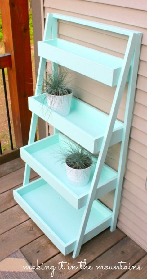 DIY Ladder Shelf @ making it in the mountains Diy Ladder Shelf, Săpunuri Handmade, Diy Ladder, Ladder Shelf, Storage Diy, Diy Furniture Projects, Diy Shelves, Furniture Projects, Diy Furniture Plans Wood Projects