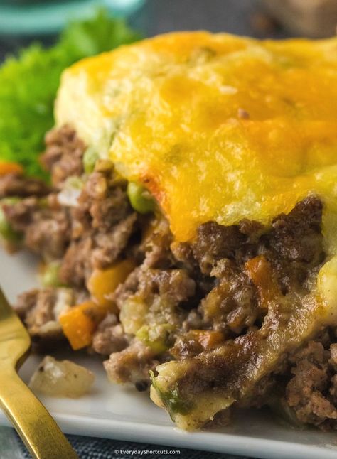 Ground Beef Peas, Smothered Potatoes, Steak With Gravy, Hamburger Steak Recipes, Hamburger Steak And Gravy, Potatoes Baked, Seasoned Ground Beef, Shrimp And Asparagus, Making Mashed Potatoes