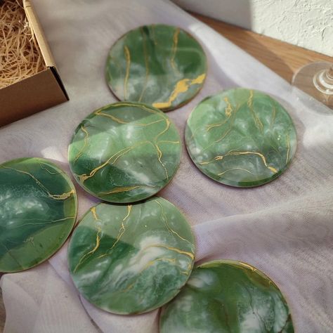 #resin #coasters #resinart Resin Coasters Ideas, Green Resin Coasters, Geode Resin Coasters, Resin Things, Crochet Cup Coaster, Coaster Pattern, Cup Coasters, Silicone Resin Molds, Silicone Resin