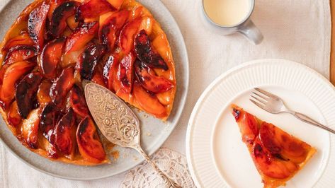 Recipe: Quince (or apple) tarte tatin | Stuff.co.nz Peach Puff Pastry, Tart Tatin, Tarte Tatin Recipe, Apple Tarte, Butter Puff Pastry, Peach Tart, Kitchen Cookbook, Food Network Magazine, Peach Recipe