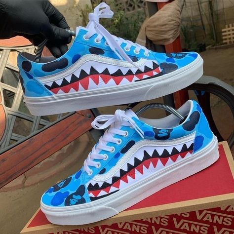 Vans Old Skool Custom, Bape Vans, Shoes Graffiti, Cool Vans Shoes, Vans Shoes Fashion, Custom Vans Shoes, Custom Sneakers Diy, Custom Painted Shoes, Tenis Vans