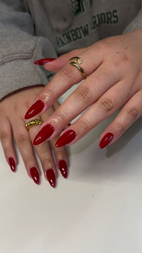 All Red Almond Nails, Christmas Nails Aesthetic Almond, Medium Almond Christmas Nails, Red Almond Nails With Design, Christmas Nails Red Almond, Long Almond Red Nails, Long Almond Christmas Nails, Red Long Almond Nails, Red Almond Shape Nails