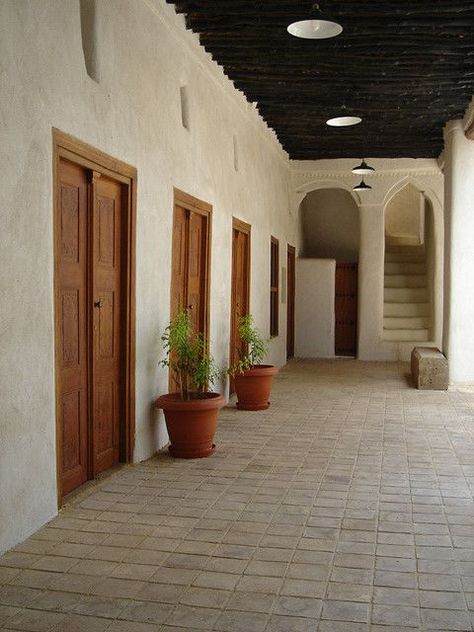 Desert Castle, Courtyard Architecture, Swahili Coast, Arabian Decor, Brick Roof, Hut House, Mediterranean Interior, Kuwait City, Unusual Homes