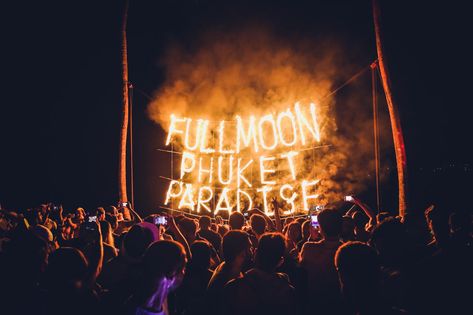 Full Moon Party Thailand – Paradise Beach Phuket New Moon Party, Full Moon Party Thailand, Thailand Beach, Cold Christmas, Full Moon Party, Beach Bbq, Hawaii Party, Moon Party, Backpacking Asia