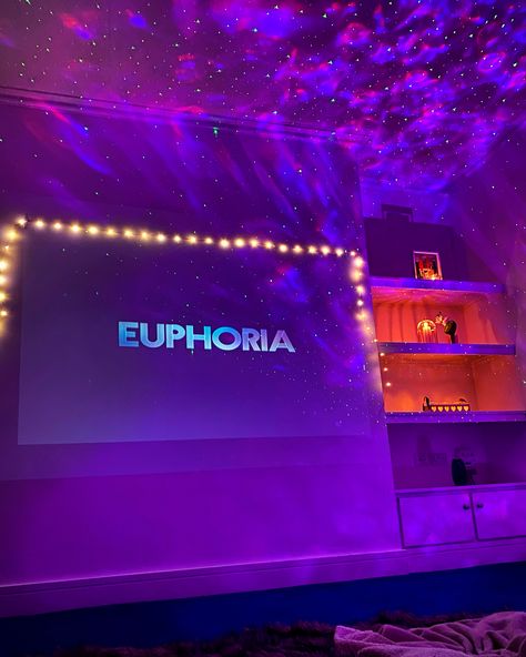 #cinema #projector #athomecinema #euphoria #lights #aesthetic Hotel Sleepover Party, Projector Movie, Projector In Bedroom, Cinema Projector, Theatre Inspiration, Lights Aesthetic, Neon Bedroom, Girly Apartments, Purple Bathrooms