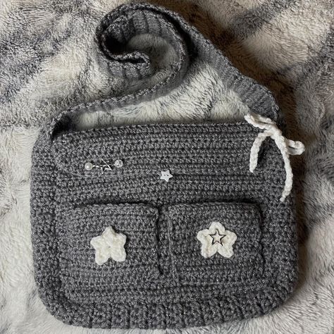 Crochet Messenger Bag Tutorial, Messenger Crochet Bag, Crochet School Accessories, Star Messenger Bag Crochet, Crochet Messenger Bag Free Pattern, Crochet Star Messenger Bag, Crochet School Bag, Crochet Messenger Bag, Crochet School