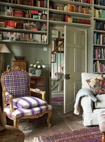 Eye For Design: Decorating With The French Fauteuil Library Room Design, Lots Of Books, Period Living, Cottage Interiors, Home Libraries, English House, Interior Modern, Cottage Living, A Living Room